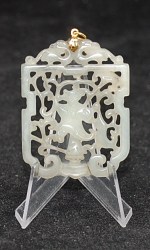Antiker feinst gearbeiteter Anhänger in Nephrit Jade